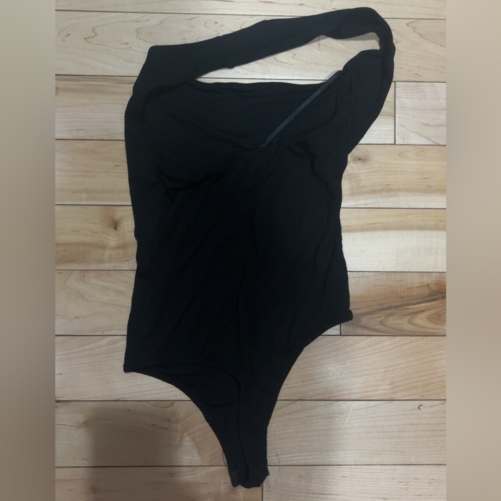 LULU’S BLACK ONE SHOULDER BODYSUIT - Picture 5 of 5